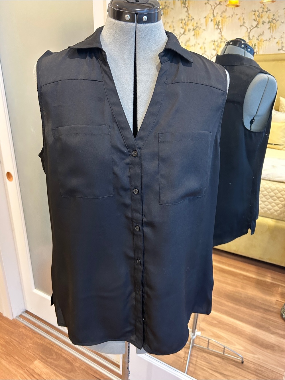 Ricki’s Black Sleeveless Button-Front Blouse